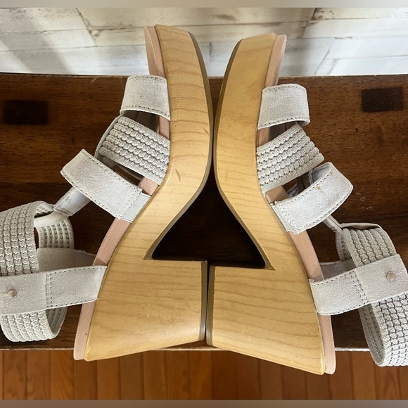 Dr. Scholl's women’s Blossom Vapor Grey block sandals in size 7. - Picture 5 of 9